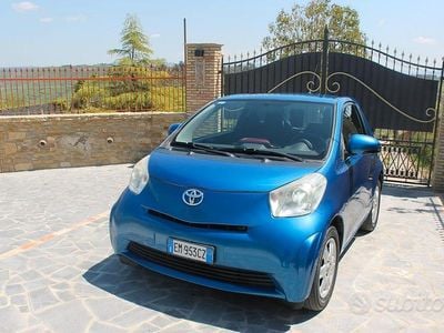 Begagnad Toyota iQ Active 68 HK (50 kW) 2012 Blå Halvkombi