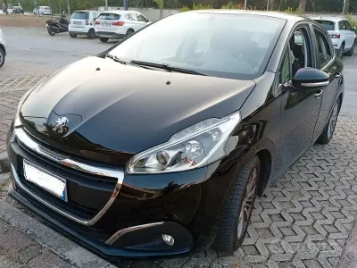 Usata Peugeot 208 83 CV (61 kW) 2019 Nero Utilitaria