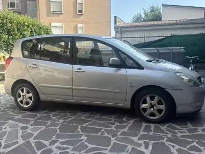 Usata Toyota Corolla 90 CV (66 kW) 2004 Grigio Station wagon