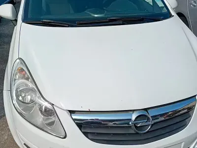 Usata Opel Corsa 90 CV (66 kW) 2009 Bianco Utilitaria