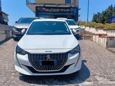 Usata Peugeot 208 Allure 102 CV (75 kW) 2021 Bianco Utilitaria