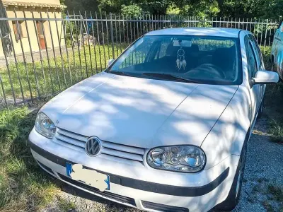 Usata VW Golf IV 101 CV (74 kW) 2000 Bianco Utilitaria
