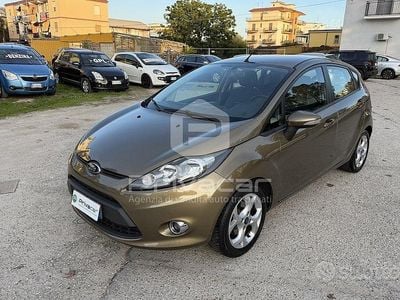 Usata Ford Fiesta 60 CV (44 kW) 2012 Giallo Utilitaria