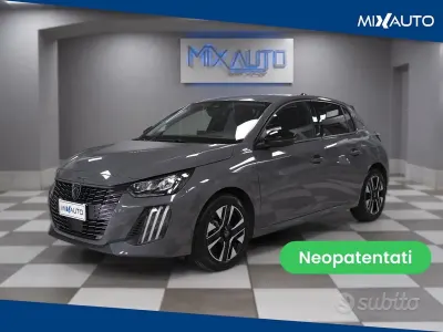 Usata Peugeot 208 Allure 101 CV (74 kW) 2025 Grigio Utilitaria