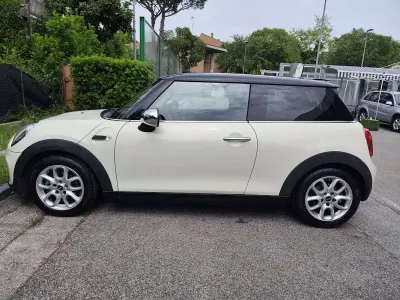 Usata Mini Cooper D Business 116 CV (85 kW) 2015 Beige Utilitaria