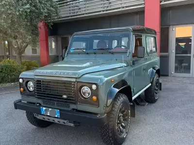 Usata Land Rover Defender 122 CV (89 kW) 2009 Verde Station wagon