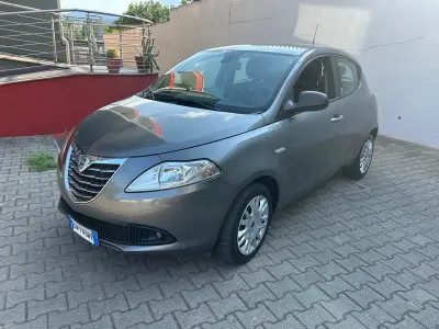Usata Lancia Ypsilon Gold 95 CV (69 kW) 2014 Grigio Utilitaria