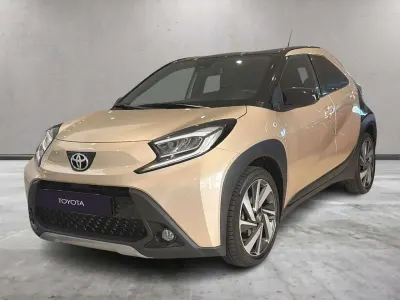 Usata Toyota Aygo X Lounge 72 CV (52 kW) 2022 Oro SUV