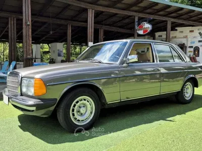 Usata Mercedes G240 72 CV (52 kW) 1980 Gray SUV