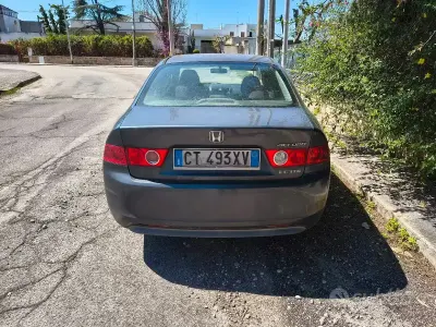 Usata Honda Accord 140 CV (102 kW) 2005 Blu Berlina