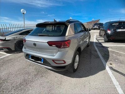 Usata VW T-Roc 150 CV (110 kW) 2024 Grigio SUV