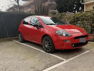 Usata Fiat Grande Punto 69 CV (50 kW) 2013 Rosso Utilitaria
