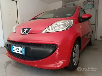 Usata Peugeot 107 68 CV (50 kW) 2007 Utilitaria