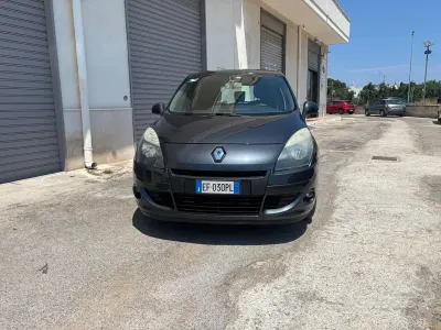 Usata Renault Scénic 110 CV (80 kW) 2010 Nero Monovolume