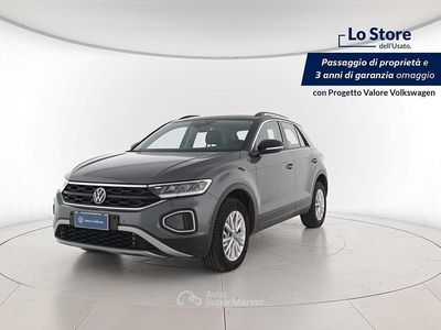 Usata VW T-Roc Life 150 CV (110 kW) 2024 Indium grey metallizzato nero SUV