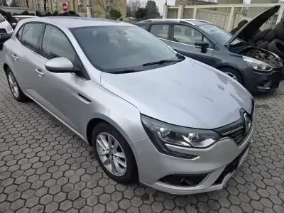 Usata Renault Mégane Zen 110 CV (80 kW) 2017 Grigio Berlina
