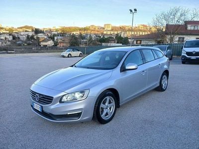 Usata Volvo V60 Kinetic 115 CV (84 kW) 2015 Argento Station wagon