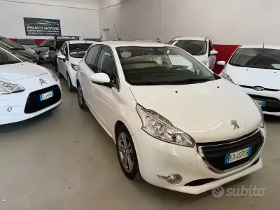 Usata Peugeot 208 Access 82 CV (60 kW) 2014 Bianco Utilitaria
