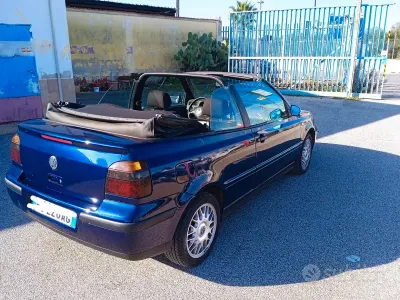 Usata VW Golf Cabriolet Highline 100 CV (73 kW) 2000 Blu Cabrio