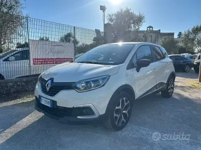 Usata Renault Captur 90 CV (66 kW) 2018 Beige SUV