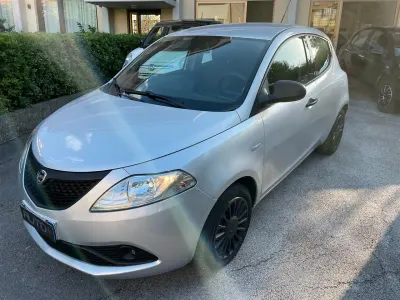 Usata Lancia Ypsilon S 69 CV (50 kW) 2018 Argento Utilitaria