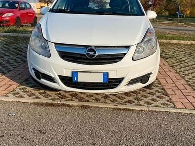 Usata Opel Corsa Edition 75 CV (55 kW) 2011 Bianco Berlina