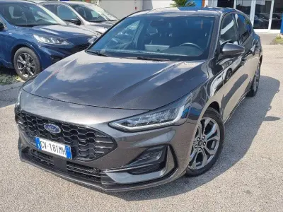 Usado Ford Focus ST-Line X 116 HP (85 kW) 2024 Cinzento Sedan