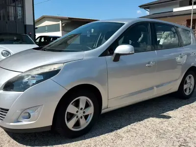 Usata Renault Scénic III 110 CV (80 kW) 2011 Grigio Monovolume