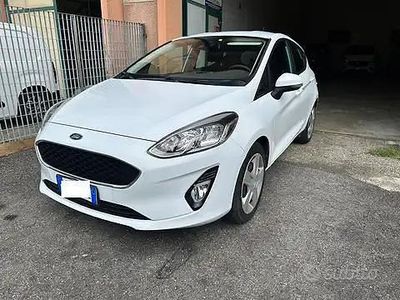 Usata Ford Fiesta 75 CV (55 kW) 2017 Bianco Utilitaria