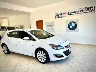 Usata Opel Astra 140 CV (102 kW) 2014 Bianco Berlina