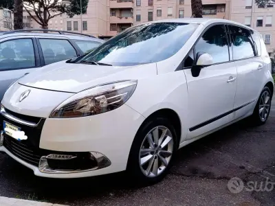 Usata Renault Scenic E-Tech 100 CV (73 kW) 2003 Bianco Station wagon