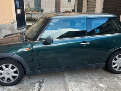 Usata Mini Cooper 90 CV (66 kW) 2002 Verde Utilitaria
