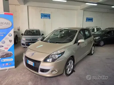 Usata Renault Scénic III Dynamique 110 CV (80 kW) 2011 Marrone Monovolume