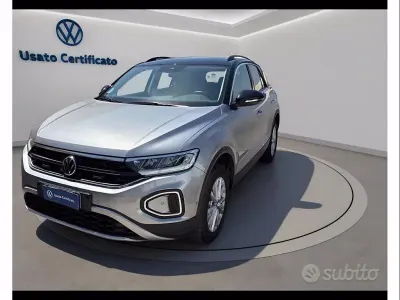 Usata VW T-Roc Life 150 CV (110 kW) 2025 Pyrit silver met/tetto nero me SUV