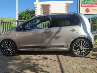 Usata VW up! CLUB 60 CV (44 kW) 2015 Grigio Utilitaria
