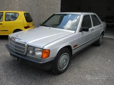 Usata Mercedes 190 89 CV (65 kW) 1984 Argento Berlina