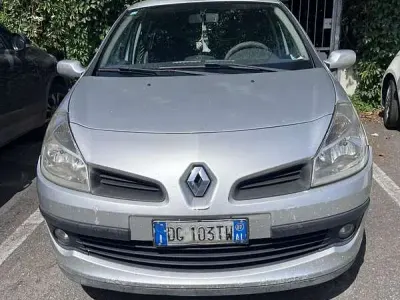 Usata Renault Clio II LE 75 CV (55 kW) 2007 Grigio Berlina