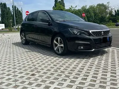 Usata Peugeot 308 GT-line 131 CV (96 kW) 2020 Nero Berlina
