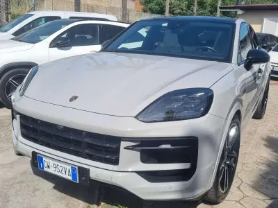 Usata Porsche Cayenne 305 CV (224 kW) 2024 Grigio SUV