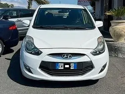 Usata Hyundai ix20 Comfort 90 CV (66 kW) 2014 Bianco Utilitaria