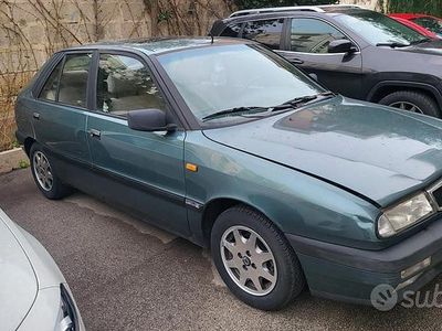 Usata Lancia Delta 90 CV (66 kW) 1993 Verde Utilitaria