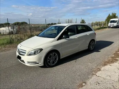 Usata Mercedes B200 Premium 109 CV (80 kW) 2013 Bianco Utilitaria
