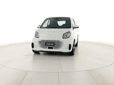 Usata Smart ForTwo Coupé Passion 41 kW (56 CV) 2022 Crystal white Utilitaria