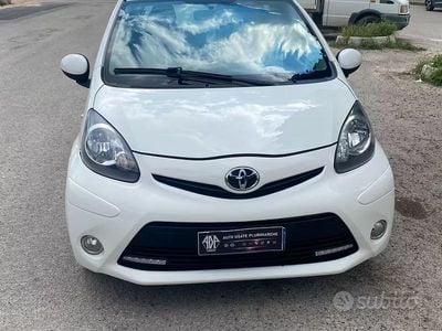 Usata Toyota Aygo 68 CV (50 kW) 2013 Bianco Utilitaria