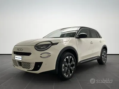 Nuova Fiat 600 La Prima 101 CV (74 kW) 2026 Bicolore bianco gelato tetto nero SUV