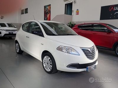 Usata Lancia Ypsilon 69 CV (50 kW) 2012 Bianco Utilitaria