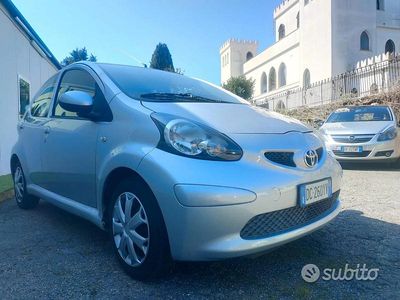 Usata Toyota Aygo 67 CV (49 kW) 2006 Grigio Utilitaria