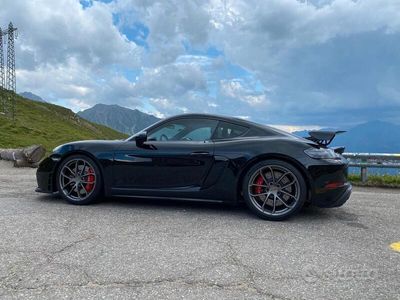 Porsche Cayman GT4