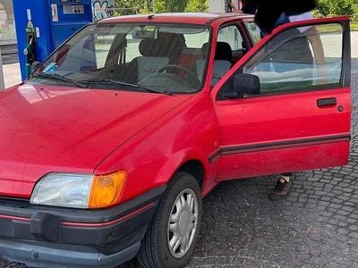 Usata Ford Fiesta 53 CV (38 kW) 1992 Rosso Utilitaria
