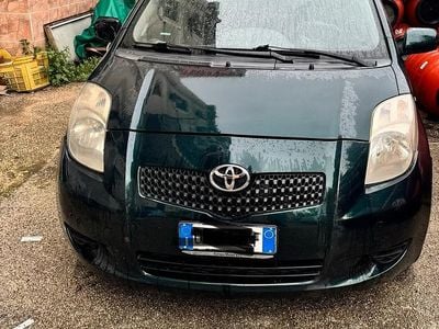 Usata Toyota Yaris 92 CV (67 kW) 2006 Verde Berlina